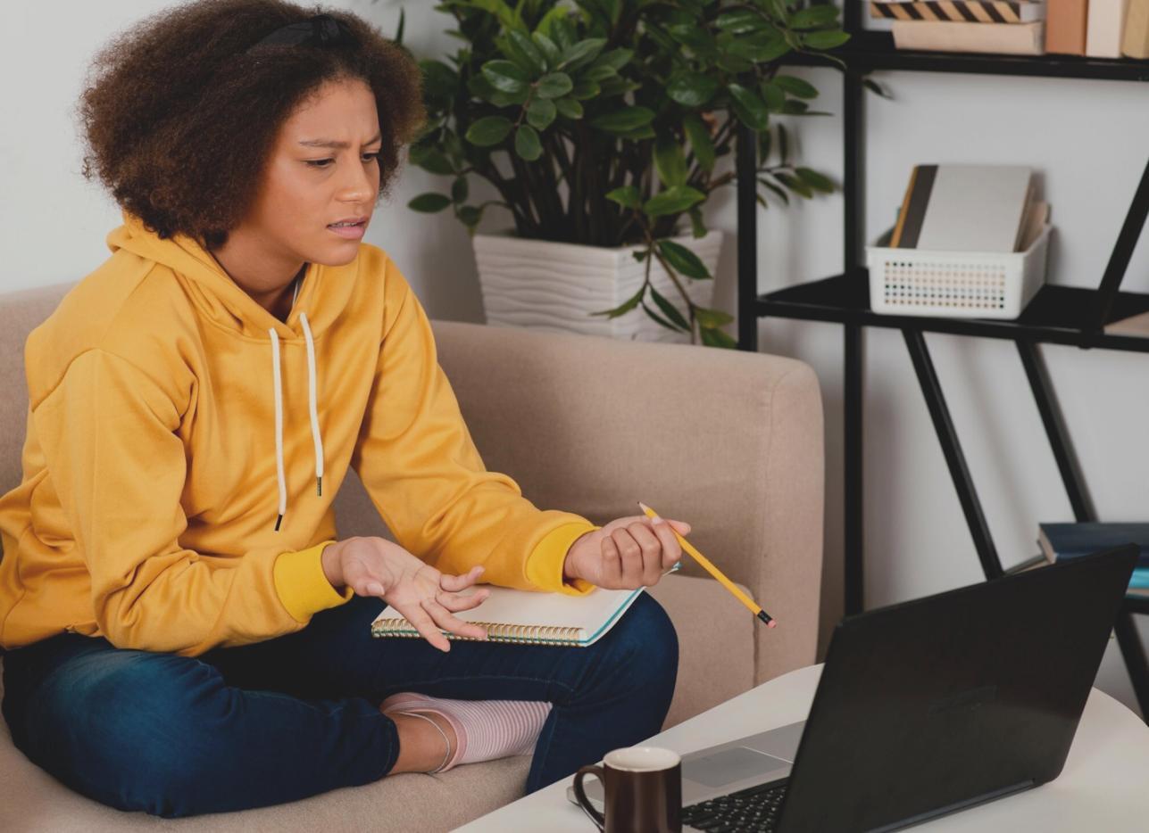 Students collaborating on crowdfunding project development